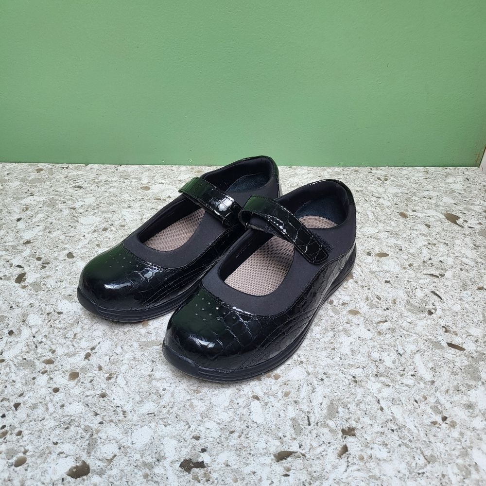 NEW Leather Croc Embossed Mary Jane by Drew 7WW